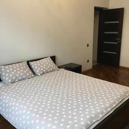 Apartment On Centre リヴィウ エクステリア 写真