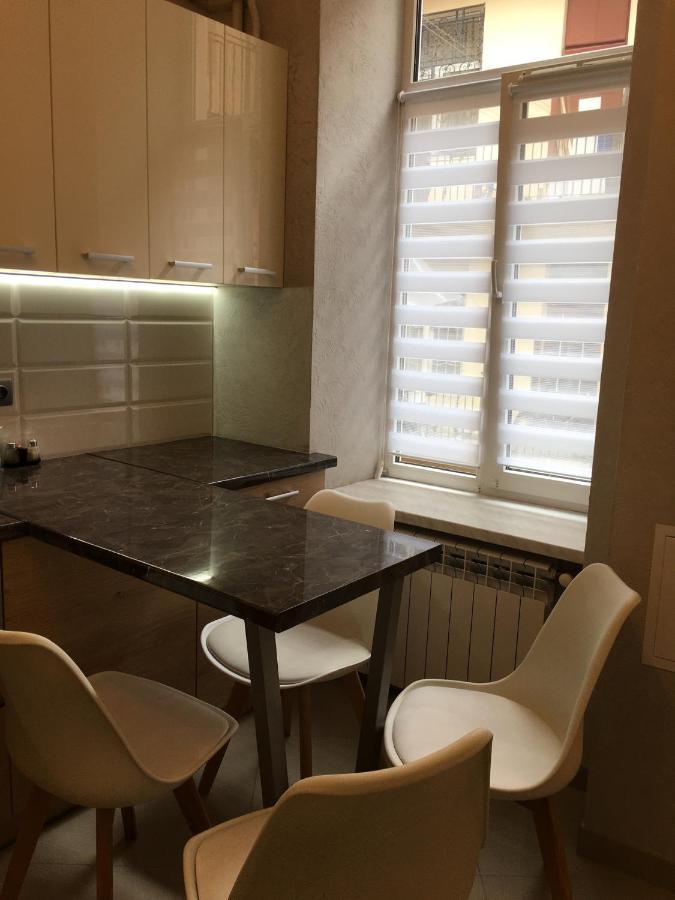 Apartment On Centre リヴィウ エクステリア 写真
