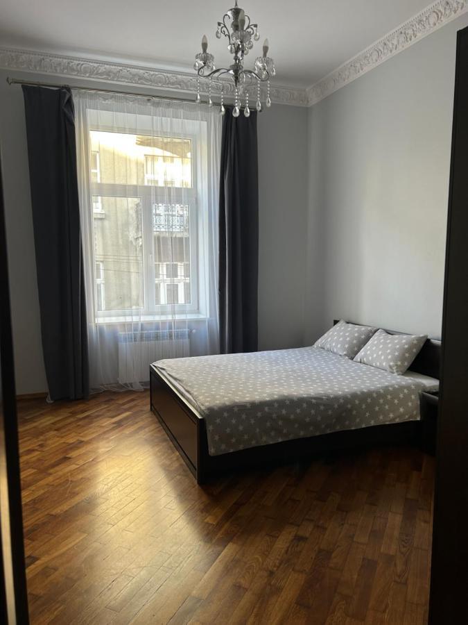 Apartment On Centre リヴィウ エクステリア 写真