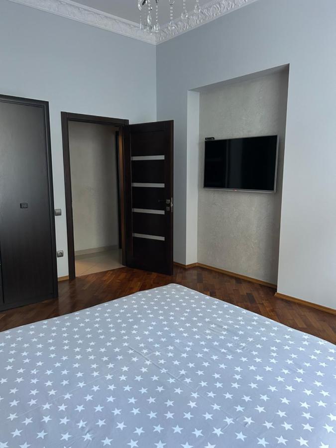 Apartment On Centre リヴィウ エクステリア 写真